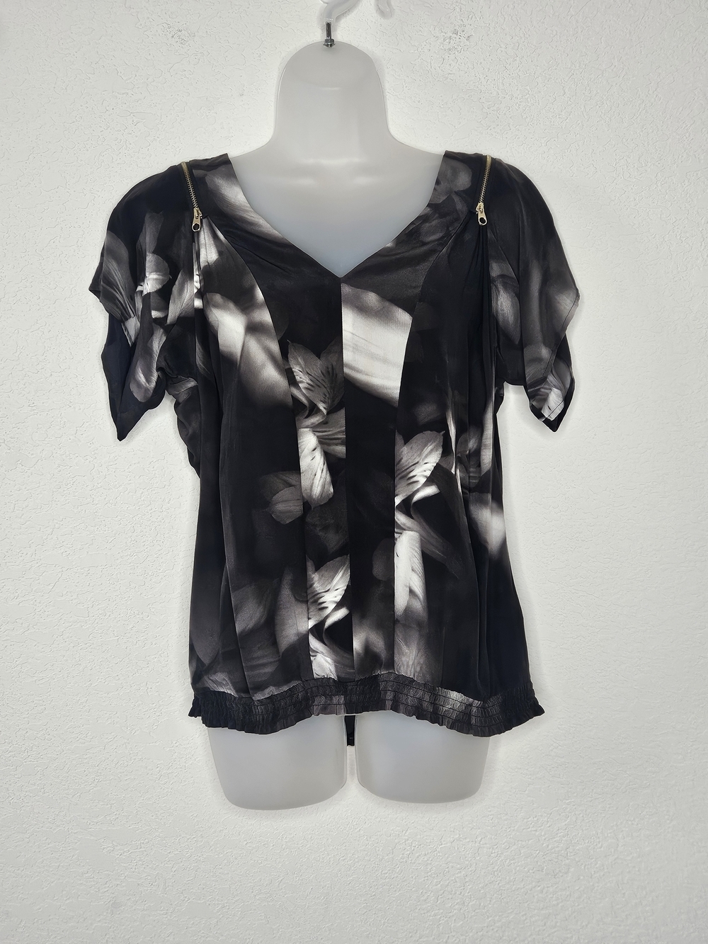 Ted Baker London Silk Abstract Print Pleated Zip Shoulder Flutter Sleeve Blouse